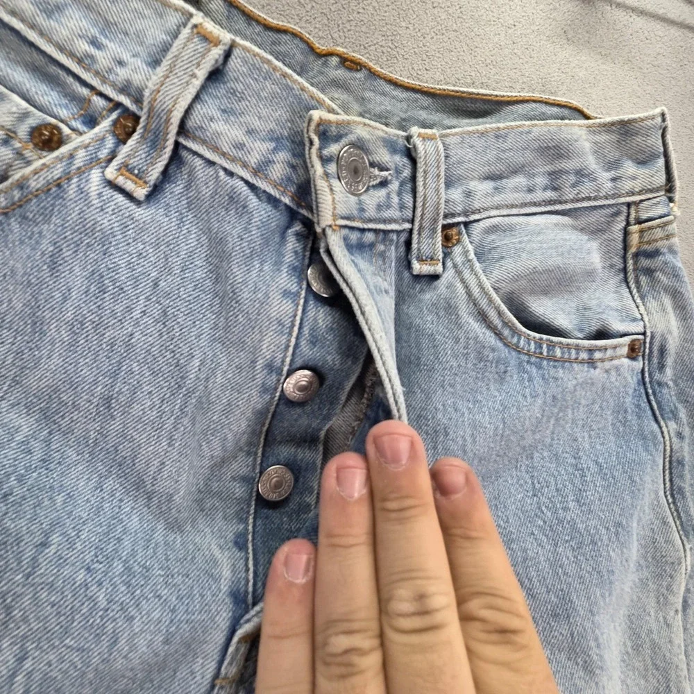 VTG Levis 501 Jeans Mens Blue Light Wash‎ Straight Button Fly USA Fits 26x29